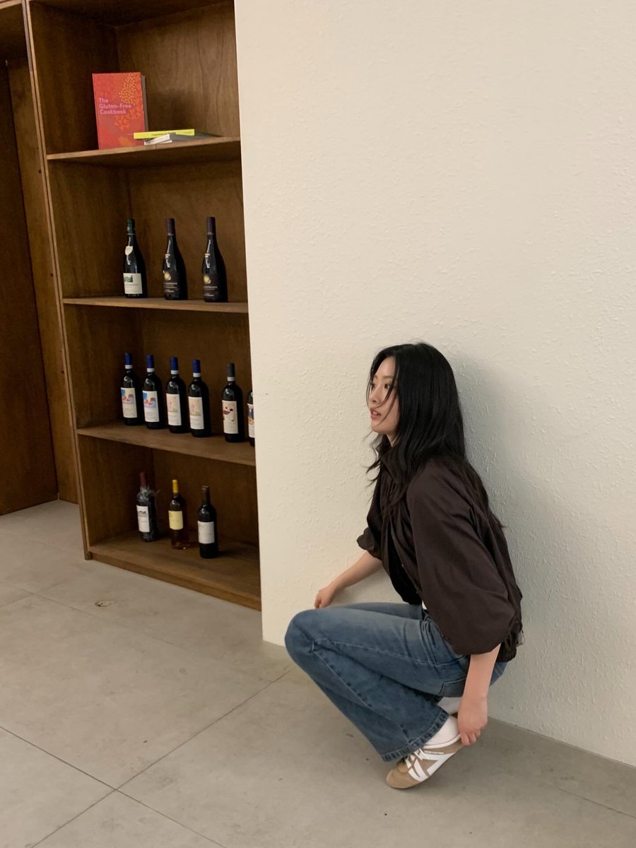 ohyejur's tweet photo. this fit was supposed to be chill but these sneakers really said “look at me” lol. went from sitting on a stool pretending to be serious on my phone to crouching by the wine rack for the kicks. had to give them their own little photoshoot! https://t.co/HIOk20u4hQ