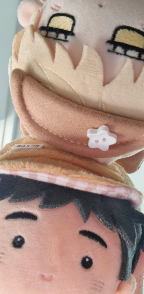 Teddy1714825's tweet photo. 给两个宝宝挑选了新衣服，之后就可以带出门了！专门买了一个包用来放娃娃，刚刚好可以放进这两只🥰
还要小心帽子容易在后脑勺压出痕迹（请不要在意图片里的文字，套用了模板）
@dagom_ 
#신을품는방법 #拥神之法 https://t.co/I3wYPKe433