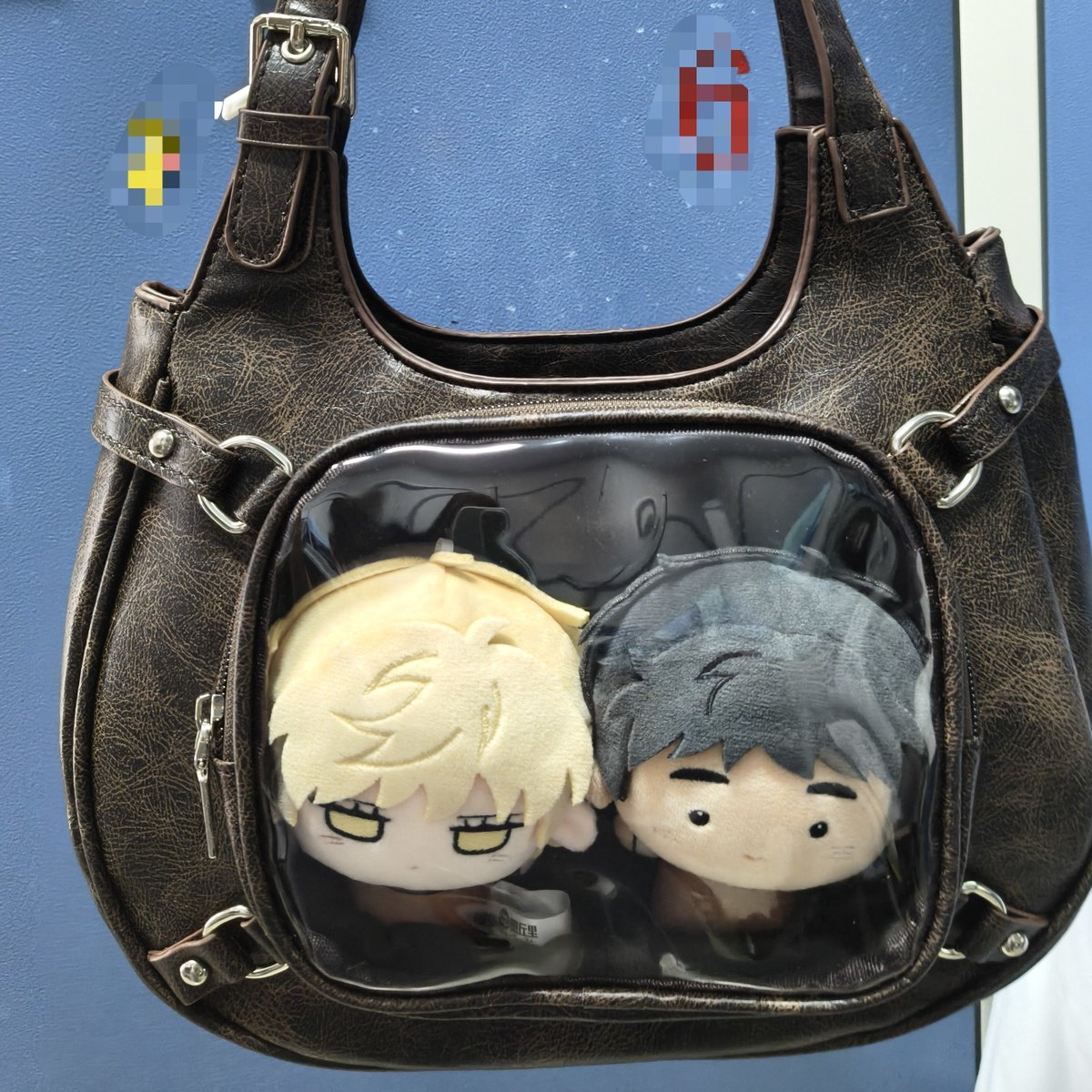 Teddy1714825's tweet photo. 给两个宝宝挑选了新衣服，之后就可以带出门了！专门买了一个包用来放娃娃，刚刚好可以放进这两只🥰
还要小心帽子容易在后脑勺压出痕迹（请不要在意图片里的文字，套用了模板）
@dagom_ 
#신을품는방법 #拥神之法 https://t.co/I3wYPKe433
