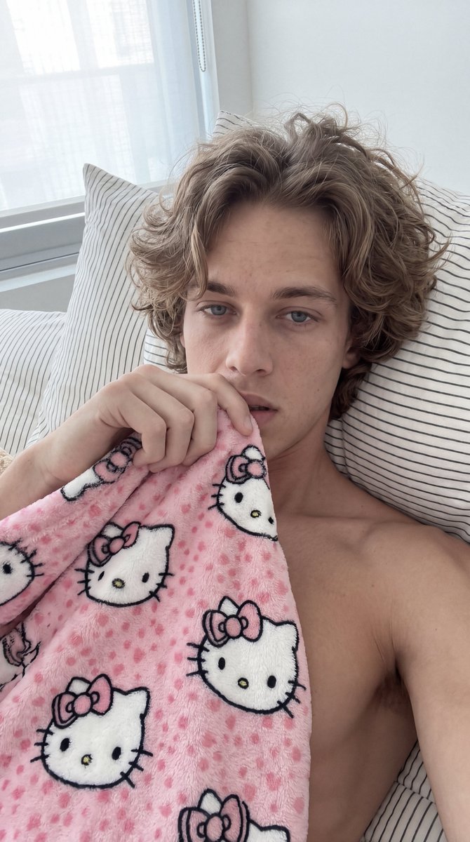 williamwest2004's tweet photo. did someone order a twink? https://t.co/n3qBnQ49wa