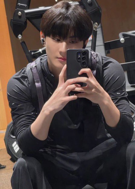 tinysuping's tweet photo. แล้วดูการเปลี่ยนแปลงของmuscleฮีดิ กูอยากโดดจากความสูงน้ำทะเล6000เมตรแล้วไปกรี้ดใต้ทะเล กุขอตายดีกว่า สารวัตรเจตมาจับพี่ได้เลย https://t.co/5CaLnXivTx