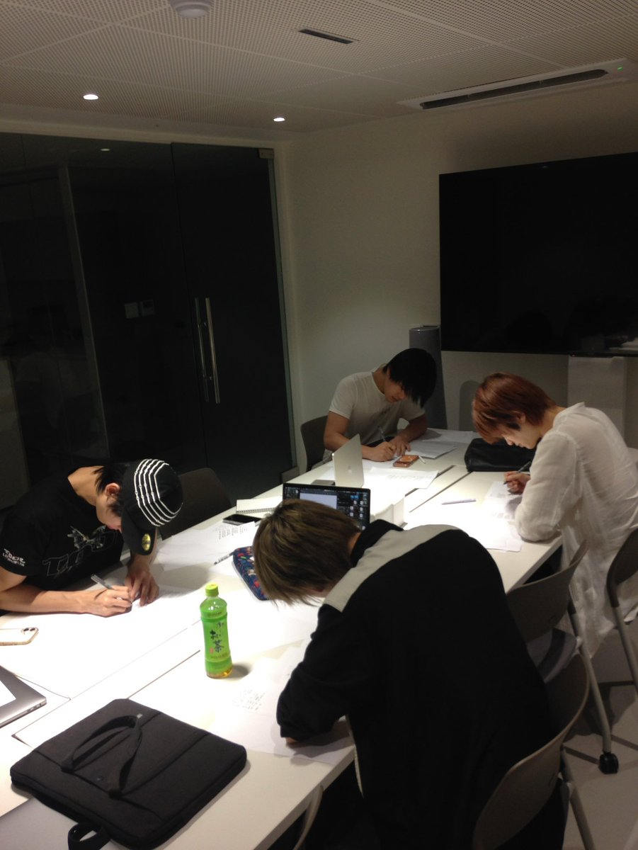 dduitdduit_'s tweet photo. 진심은 한 번에 쓰이지 않아서 몇 번이고 다시 써 내려간 Memory..📝  라니...ㅜㅜㅜ 저 리도어 입떡햇어요.... https://t.co/YbzFcVIo4N
