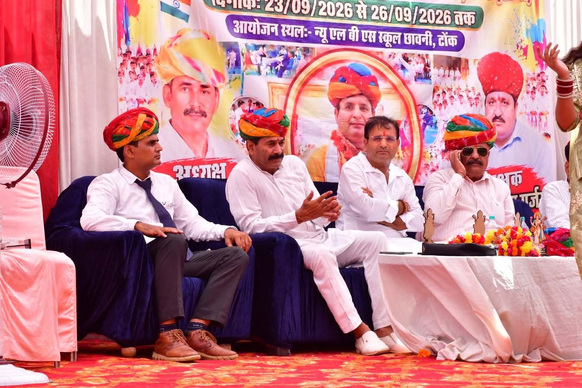 Rajaram23697152's tweet photo. न्यू एल.बी.एस. स्कूल, छावणी, टोंक में आयोजित 70वीं जिला स्तरीय जूडो एवं कराटे प्रतियोगिता में मुख्य अतिथि के रूप में शामिल हुआ
16 जरूरतमंद बच्चों के परिवारों को सिलाई मशीन देने की घोषणा की तथा 90%+अंक प्राप्त करने वाली3छात्राओं को ₹5,100 प्रति छात्रा पुरस्कार देकर सम्मानित किया। https://t.co/tKxhBlO1oK