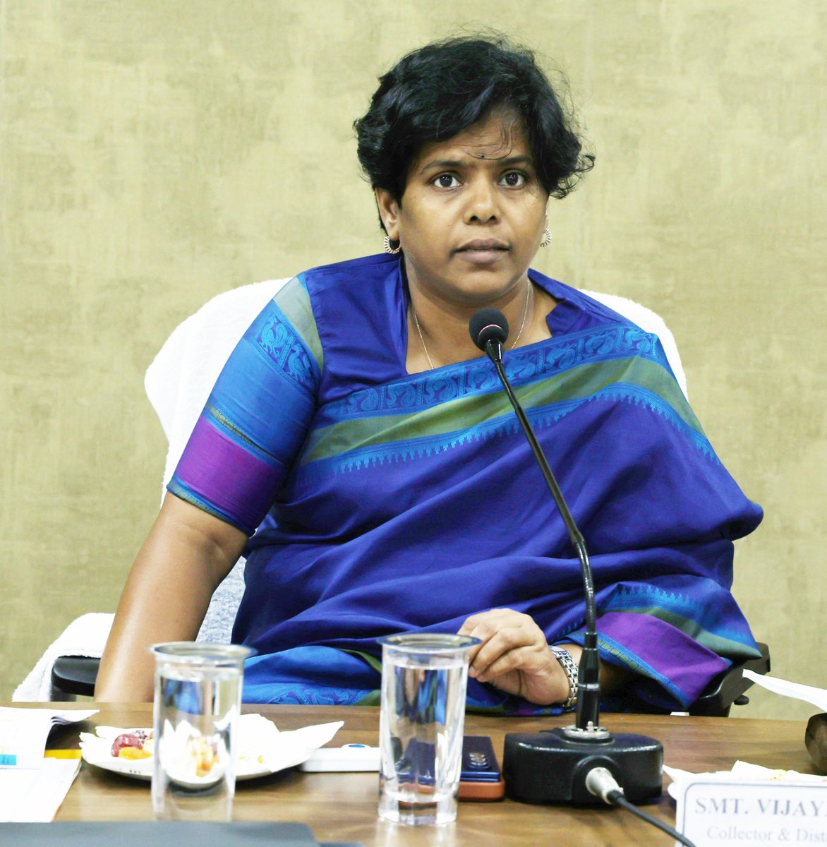 collector_akp's tweet photo. 2026-27 ఖరీఫ్‌ సీజన్‌ ఈ-పంట నమోదును త్వరితగతిన పూర్తి చేయాలని కలెక్టర్ విజయ కృష్ణన్ ఆదేశించారు. ధాన్యం మిల్లుల తనిఖీలు, వరి సేకరణ, జీపీఎస్‌ వాహనాల ఏర్పాట్లపై అధికారులతో సమీక్షించారు. #VijayKrishnan #Anakapalli #EPanta #Farmers #AndhraPradesh https://t.co/t8cWck40BG