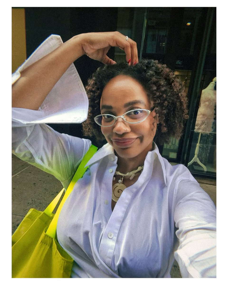 MarciaTemoby's tweet photo. a near perfect twist out courtesy of @brittvny.lee &amp; @nikkinelms for @ogxbeautybr 
@kayratheodore’s first hair show in 

me and @sirdavis14 soaking up the sun at  @MYC_Hamptons 
the lobster fettuccine @albaspiaggia 

a close up of my girl Lola https://t.co/odF9am4HO5