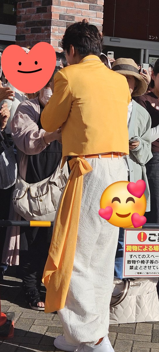946aima's tweet photo. 札幌リリイベから、あっという間��2週間。
撮った写真を見てたら、じんくんの背中ばかりだった😅
でも、この背中が好きなんだよなぁ… https://t.co/tK2oFUaBny