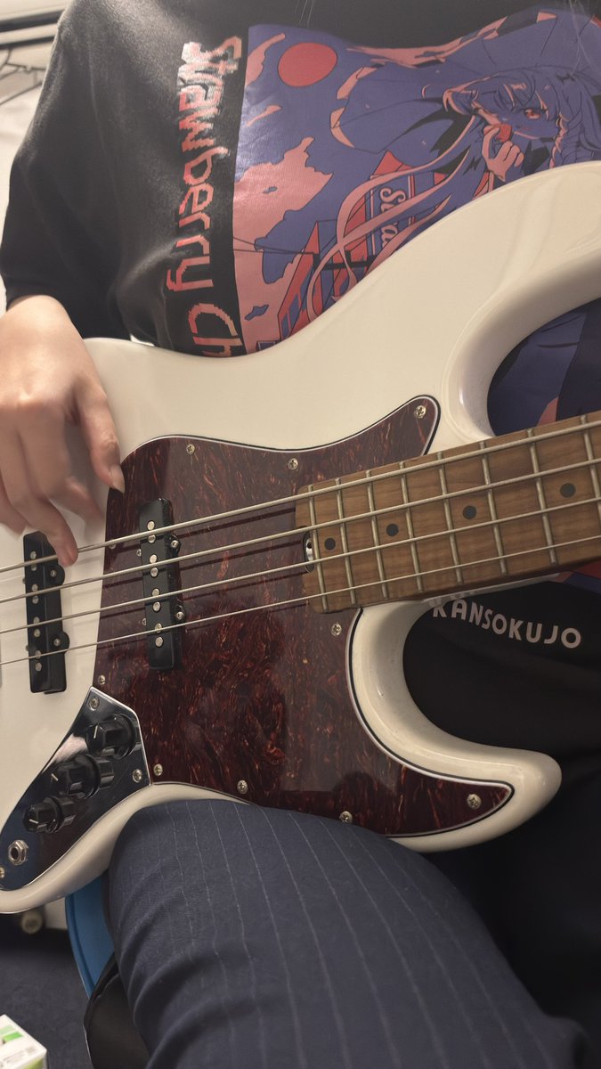 hanpen_gt's tweet photo. youtubeでよく出てくる乳で登録者と再生数を伸ばすベーシストになるとか言ってる https://t.co/S8giw6WuWX