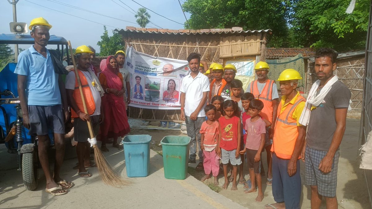 LsbaMuzaffarpur's tweet photo. #SHS_2026,#Children are sensitise through #4_way waste segregation #Demonstrations using 4 Dustbins,along with #SwachhataPledge,encouraging responsible waste management, clean habit among the next generation in #RuralCommunity .

#SwachhataHiSeva2026 #Muzaffarpur 
@DmMuzaffarpur https://t.co/r0wPplzv00