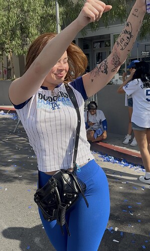 djcellblock69's tweet photo. Blue leggings stretching over that thick ass outdoors 🔥
Curves looking perfect from every angle
MORE IN BIO 🔗

#candid #creepshot #candidhs https://t.co/gkmIDax2yv