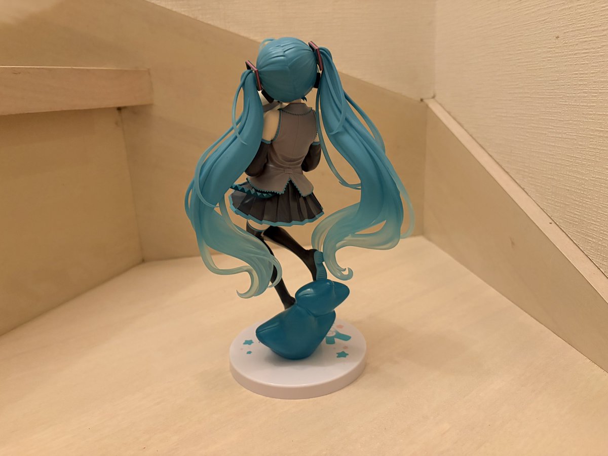 Gojo's tweet photo. FuRyuのしろたん✗初音ミクのフィギュアをゲットしました！フワッとした感じの可愛い出来ですね！ #初音ミク #FuRyu https://t.co/T8AqhkQYtE