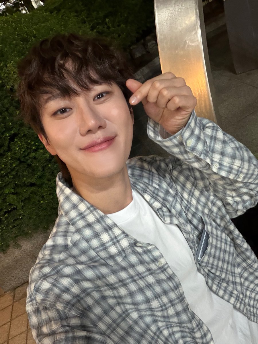 StageNJoy0's tweet photo. 퇴근길 그거 어떻게 하는거에요 
심장 떨려서 얼렁뚱땅 끝내고 편지써야겠다는 다짐하고 나옴 https://t.co/wzT491Qylp