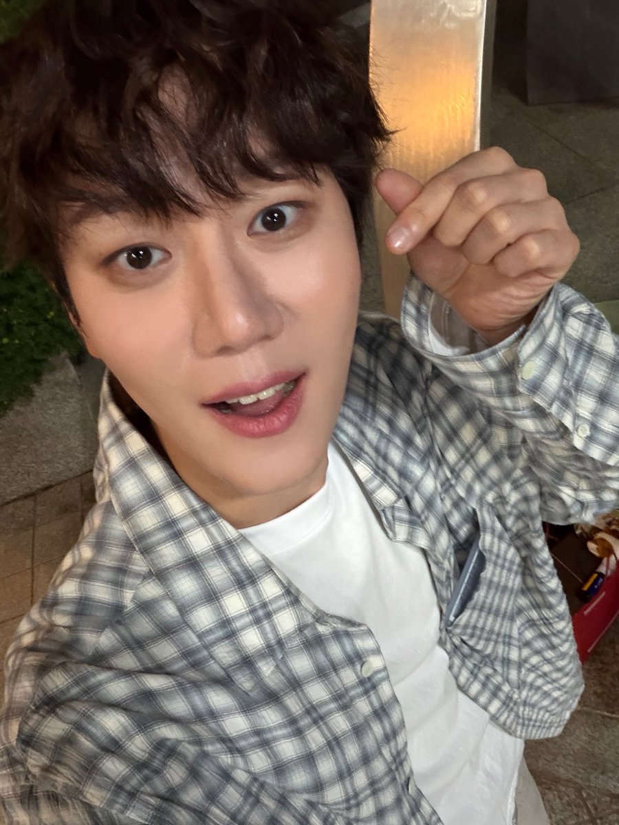 StageNJoy0's tweet photo. 퇴근길 그거 어떻게 하는거에요 
심장 떨려서 얼렁뚱땅 끝내고 편지써야겠다는 다짐하고 나옴 https://t.co/wzT491Qylp