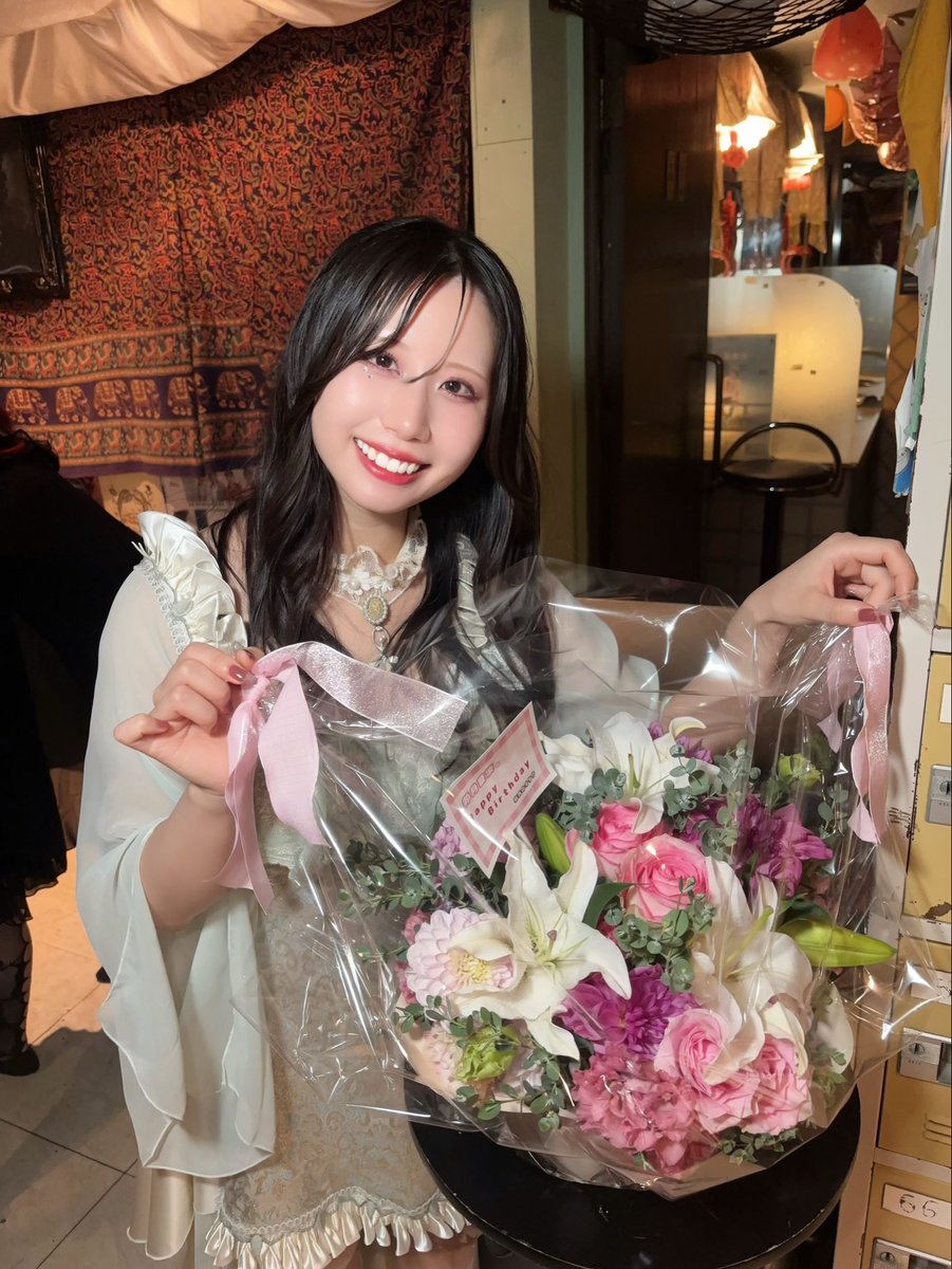 katatan_gmp's tweet photo. 感謝…関西の女が手ずから作ってくれたお花ガチ泣ける
ミュージカル(ちぃかゎ)の感想お待ちしてます

#GMP生ステ https://t.co/ZA9aEAZsEV
