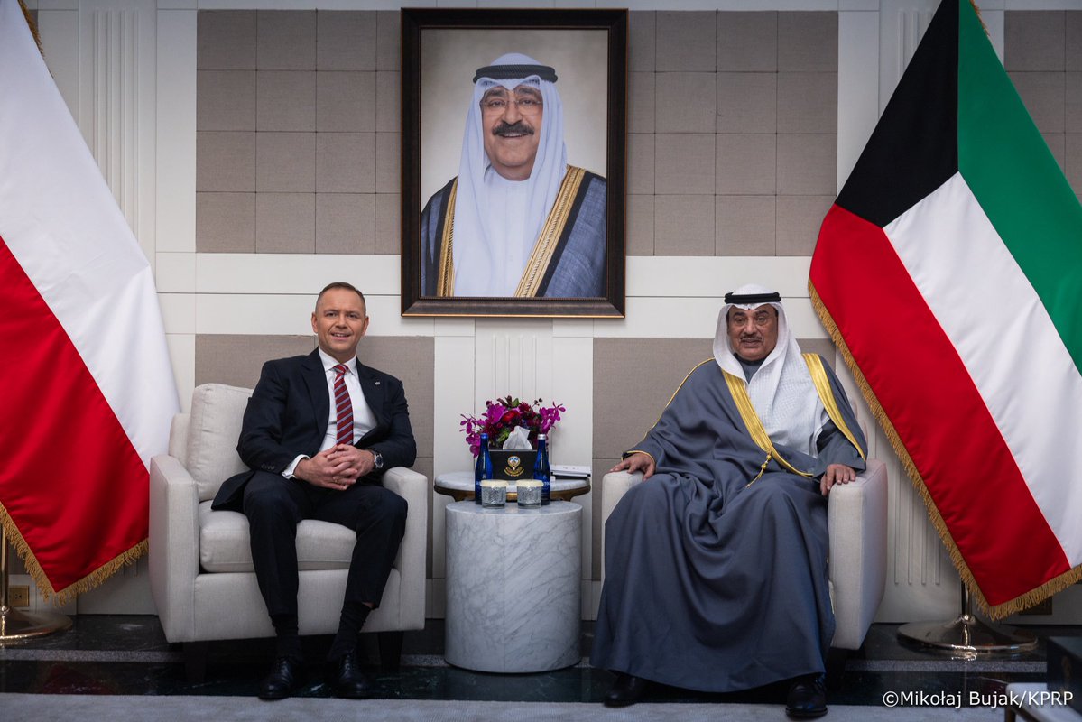 prezydentpl's tweet photo. Prezydent RP Karol Nawrocki spotkał się z Księciem koronnym Państwa Kuwejt, Szejkiem Sabahem Chalidem al-Hamadem as-Sabahem. Głównymi tematami rozmowy były sytuacja w Zatoce Perskiej oraz kwestie dotyczące rynku energii. https://t.co/x6TILkG6Hg