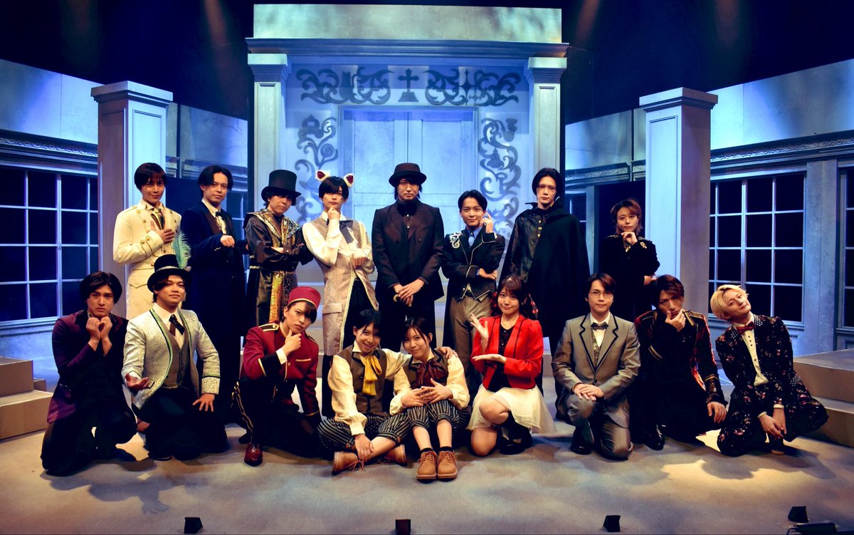endotakuma17's tweet photo. #舞台ミニミニ 
全公演終了致しました。

沢山のご来場…本当に本当にありがとうございました…⸜(*ˊᗜˋ*)⸝✩.*˚

本当に沢山の愛が詰まった作品になりました…。

急遽忙しい中、なかった脚本を数日で書き上げてくれた服部さん…。
そして…ゲンダルの声(ナレーション)をやってくれたのは服部さんです!!!

打ち合わせをして数日で図面を上げてくれてめちゃくちゃオシャレなセットをデザインしてくれた美術さんチーム…。

すぐにバミリの準備して当日の打ち合わせをし本番中は裏を沢山支えてくれた舞監さんチーム…。

細かい注文にも対応してくれて、尚且つ…めちゃめちゃオシャレな照明を作りあげてくれた照明さんチーム…。

台本が出来る度にSEを探して頂き、曲をお渡しした瞬間諸々調整してくれた音響さん…。

本番前から動いて頂き、本番中は受付・物販・チェキ会と沢山のセクションをこなし…朝早くから夜遅くまで支えてくれた制作さんチーム…。

急遽手伝いにきてくれた朝倉・モモ・にゃん…。

そして…この短期間で諦める事なくギアを上げて作品を創り上げてくれたキャストの皆様…。

そして…そして…不安がある中信じて作品を待っててくれた皆様…。

本当に沢山の支えがあって走りきる事が出来ました…。
感謝の気持ちでいっぱいです。

山中兄弟はじめキャストの皆様には沢山助けて頂きました…。
僕自身成長出来た期間となりました。
このメンバーでなければ成し遂げられなかったと思っています。
皆んな本当に本当にありがとうね( *´꒳`*)✨️
一緒に作品が創れて嬉しかったです✨️

この作品をお届け出来て本当に良かったです。
皆様の心のどこかに…この作品が…物語が…
残って頂けたら本当に嬉しいです(⁎ᴗ͈ˬᴗ͈⁎)✩.*˚

演出／金屋 役
遠藤巧磨