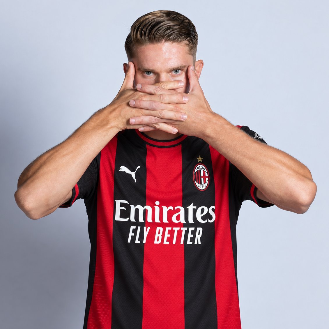 Azuri99's tweet photo. حسب كالتشيو ميركاتو : ⚫🔴

فيكتور جيوكيريس اعطى موافقه مبدئيه لـ ميلان .. لكن الموافقه النهائيه ستكون لـ ارسنال ! https://t.co/w3nl7Eb85J