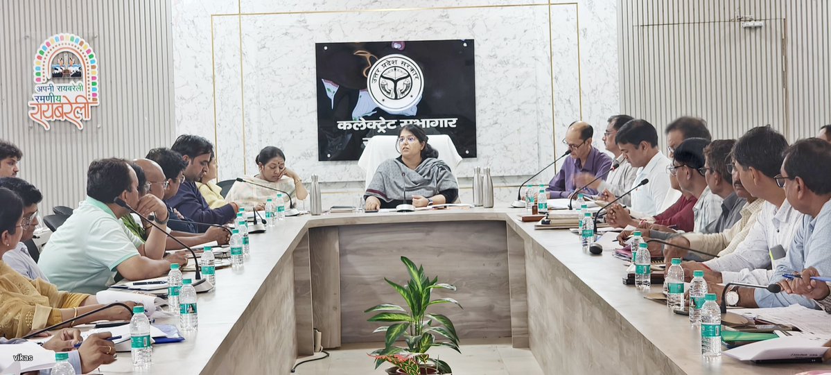 dmraebareli's tweet photo. जिला पोषण समिति की बैठक में निर्माणाधीन आंगनबाड़ी केंद्रों, परियोजना कार्यालयों, सक्षम आंगनबाड़ी केंद्र, पोषण वाटिका तथा सैम-मैम बच्चों के चिन्हांकन एवं पोषण सेवाओं की समीक्षा कर आवश्यक दिशा-निर्देश दिए गए।
@UPGovt @CMOfficeUP @ChiefSecyUP @InfoDeptUP https://t.co/Ibn2knt5ES