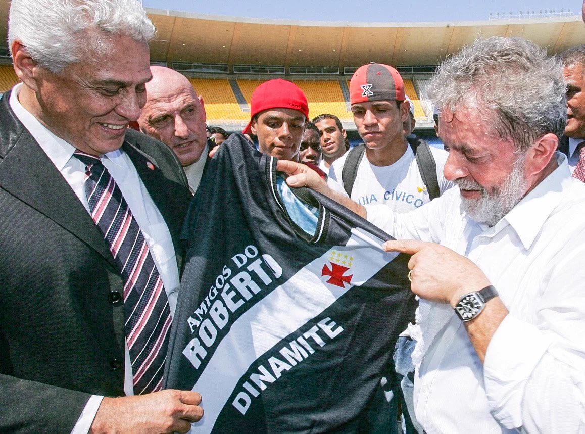 vascovascovsco's tweet photo. imagina os DOIS maiores ídolos da história do seu clube sendo tão politizados assim https://t.co/OhCVmKL46u