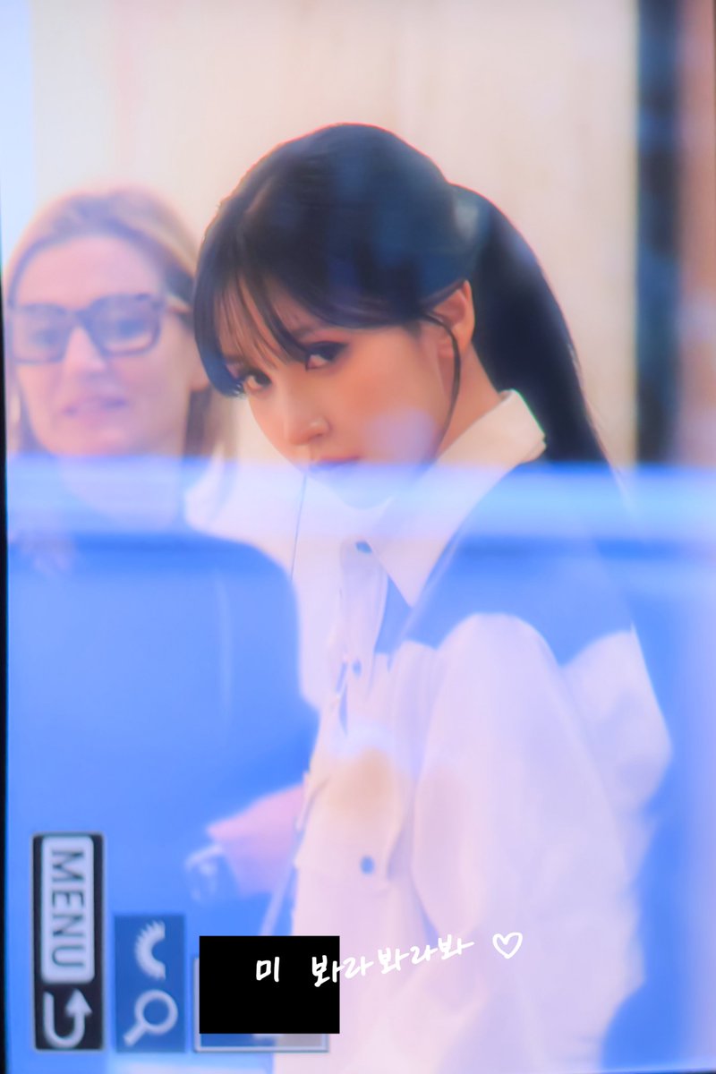 LookAtMi324's tweet photo. 260923 Fendi
여신
#FENDIxMINA #FENDISS27 #TWICE  #트와이스 #미나  #ミナ https://t.co/HiPaYm3ZiP