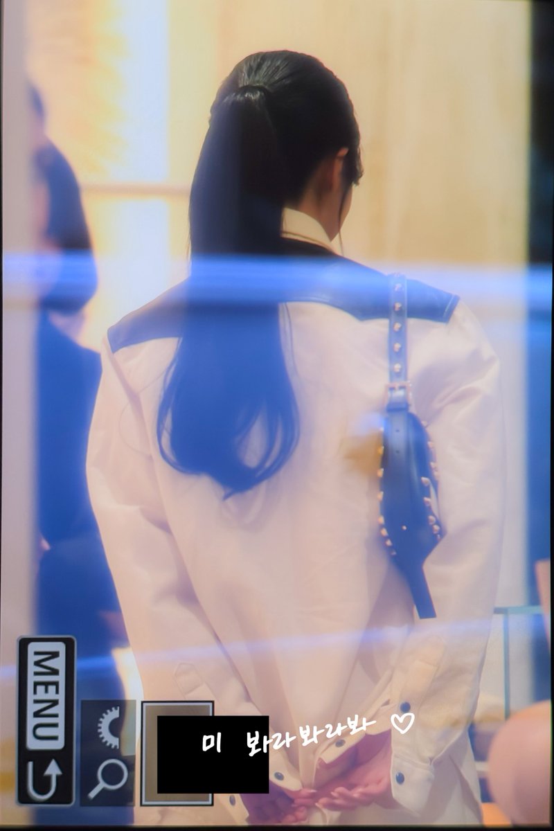 LookAtMi324's tweet photo. 260923 Fendi
여신
#FENDIxMINA #FENDISS27 #TWICE  #트와이스 #미나  #ミナ https://t.co/HiPaYm3ZiP
