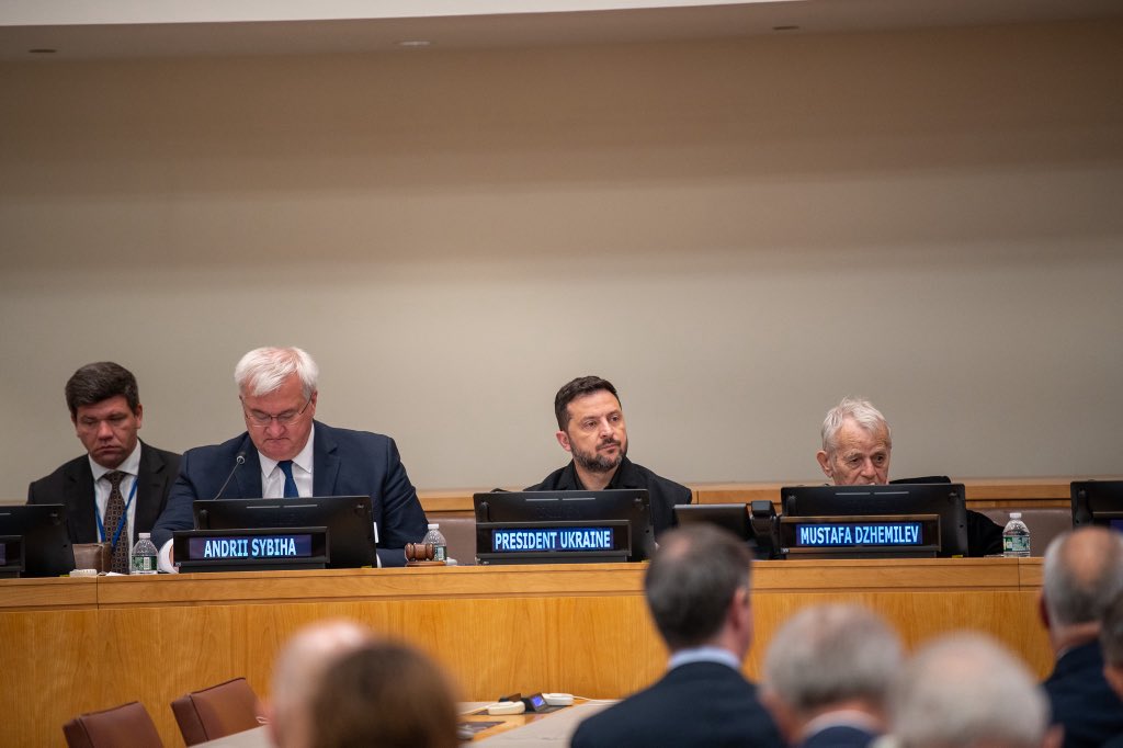 vladaRS's tweet photo. 🇸🇮🇺🇦Predsednik vlade @JJansaSDS se je v New Yorku udeležil 6. konference Krimska platforma. 

Predsednik vlade je pred ukrajinskim predsednikom @ZelenskyyUa nagovoril voditelje držav in izrazil podporo Ukrajini. https://t.co/YNJ4mNXtK8