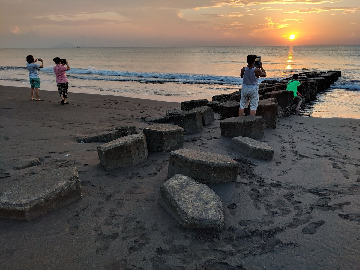 krishna953x's tweet photo. #SunrisePhotography #Sunrise #BeachSunrise #BeachPhotography #MobilePhotography #SmartphonePhotography #PhotographyTogether #SunriseLovers #Seaside #GooglePixel2 #Pixel2 #GooglePixel #PixelPhotography #Photography #PhotoWalk #fotografia #fotografie #Photographie https://t.co/39sFkKNrgk