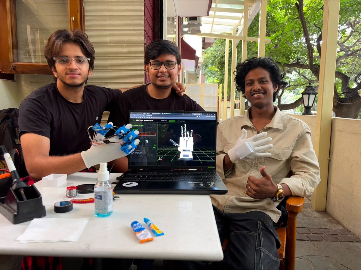 SentrixRobotics's tweet photo. Sentrix Robotics has secured a ₹10 lakh Capital Support under EIR program from @IIMAhmedabad Ventures!

Building the data layer for Physical AI through proprietary artificial skin technology that gives robots visual + tactile data to learn dexterous tasks.

Just getting started. https://t.co/IXGWgPewEK