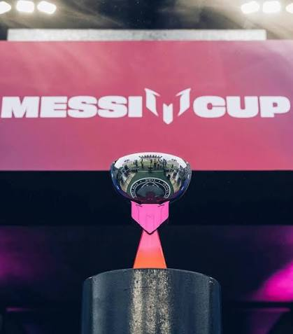 TouchlineX's tweet photo. 🚨 𝗡𝗘𝗪: Lionel Messi wants elite U-16 players to have a unique experience at a crucial stage of their development: playing against major academies from different countries, experiencing international-level competition, meeting one another, and enjoying football.

That's why he organizes the Messi Cup through 525 Rosario, Messi's production company, combining elite youth football, entertainment, media, culture and commercial partnerships.

The first edition in 2025 featured 8 clubs; the 2026 edition will have 16, including Barcelona, Ajax, Arsenal, Manchester City, Chelsea, Inter, Benfica, River Plate, Boca Juniors, Palmeiras and Flamengo.

The second edition in 2026 will take place in Miami from October 25 to November 1, as Messi looks to establish the tournament as a permanent fixture on the global youth football calendar.