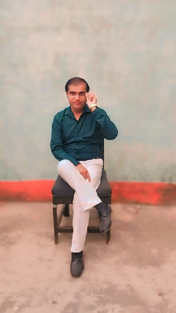 MPravakta4915's tweet photo. " ख़ामोशी  का मतलब लिहाज होता है ,                                  और कुछ लोग इसे कमजोरी समझ लेते है...."! https://t.co/IDNqFjpgPs