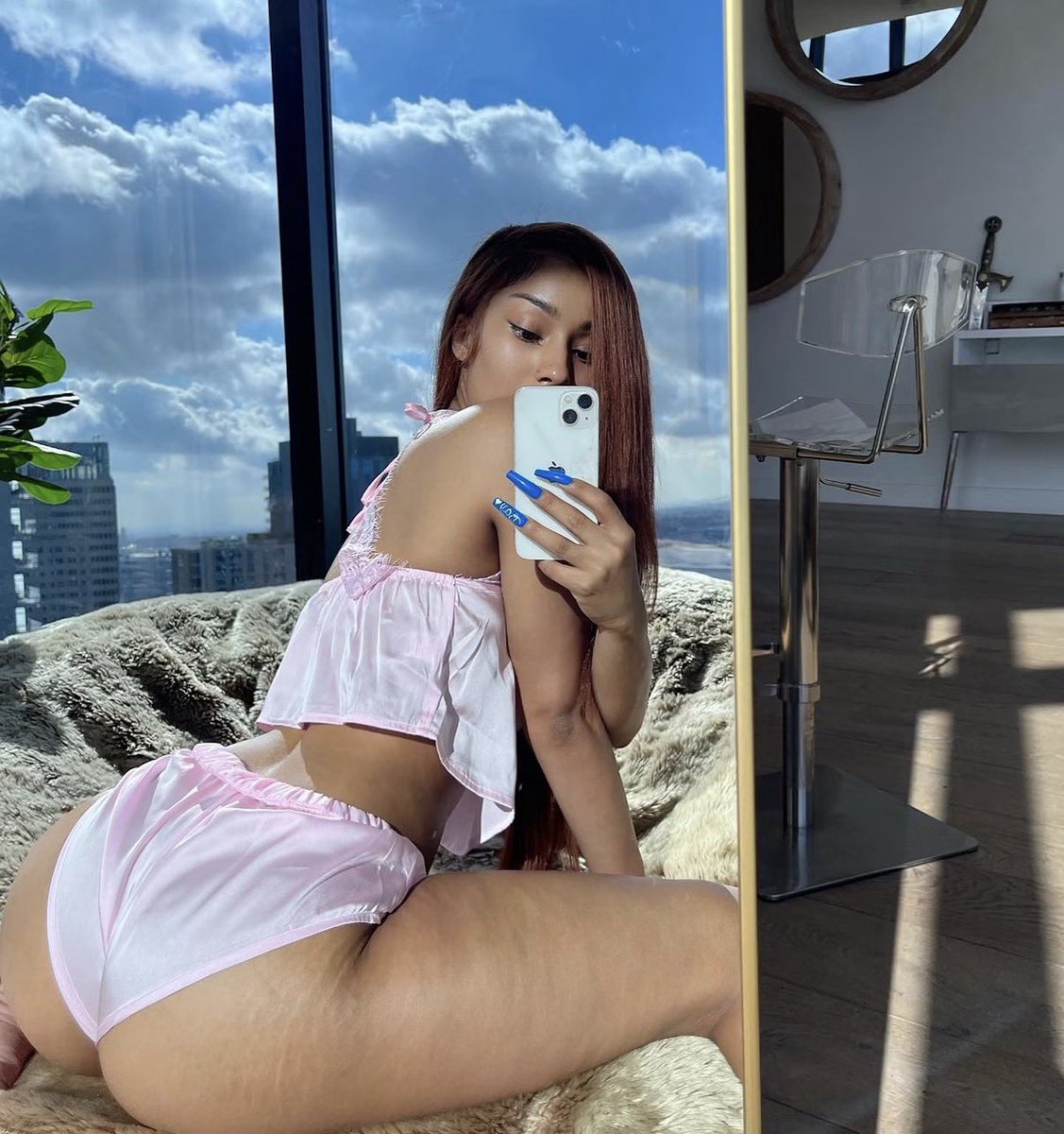 freakbuni's tweet photo. sittin pretty. 🌸 https://t.co/vKAdKT5ENg