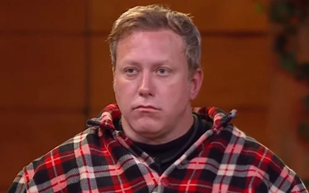 realityscomente's tweet photo. Queria muito entender o que levou o público a adotar o Serginho. O cara simplesmente ganhou mais de 460K seguidores em UMA SEMANA de reality, algo que nem aconteceu na temporada passada, que foi um verdadeiro sucesso. E o mais bizarro é que ele ganha seguidor igual água sem ter protagonizado NADA, não movimenta o jogo, não compra briga, não entrega entretenimento, quase não abre a boca e muito menos teve algum momento viral que explique esse crescimento absurdo. #AFazenda