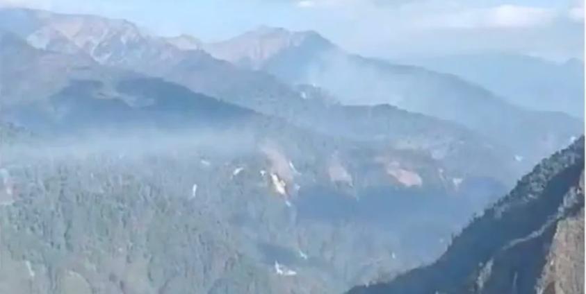 bnionline1's tweet photo. Widespread concern grows in Kachin State as Chinese firms, Myanmar junta, and militia clear land for rare-earth mining near the China border. Landowners offered cash. #Kachin #RareEarth #Myanmar  https://t.co/ZPJkx48yjk https://t.co/DJbrXmK0hu