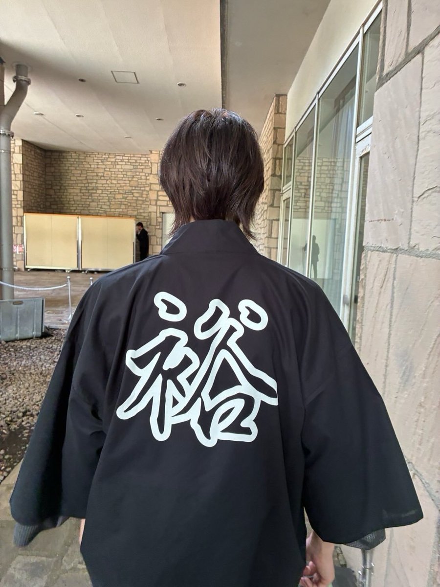nao6002_giga's tweet photo. こんな時間だけど昨日の決意の言葉を思い出して涙が止まらない😭
貴方だけの大切な人生だから 
貴方の望む道を突き進んで欲しい🙏
私はユチョンのその広い背中にそっと寄り添って 一緒に歩いて行きます👣 https://t.co/G5aCM9SiL9
