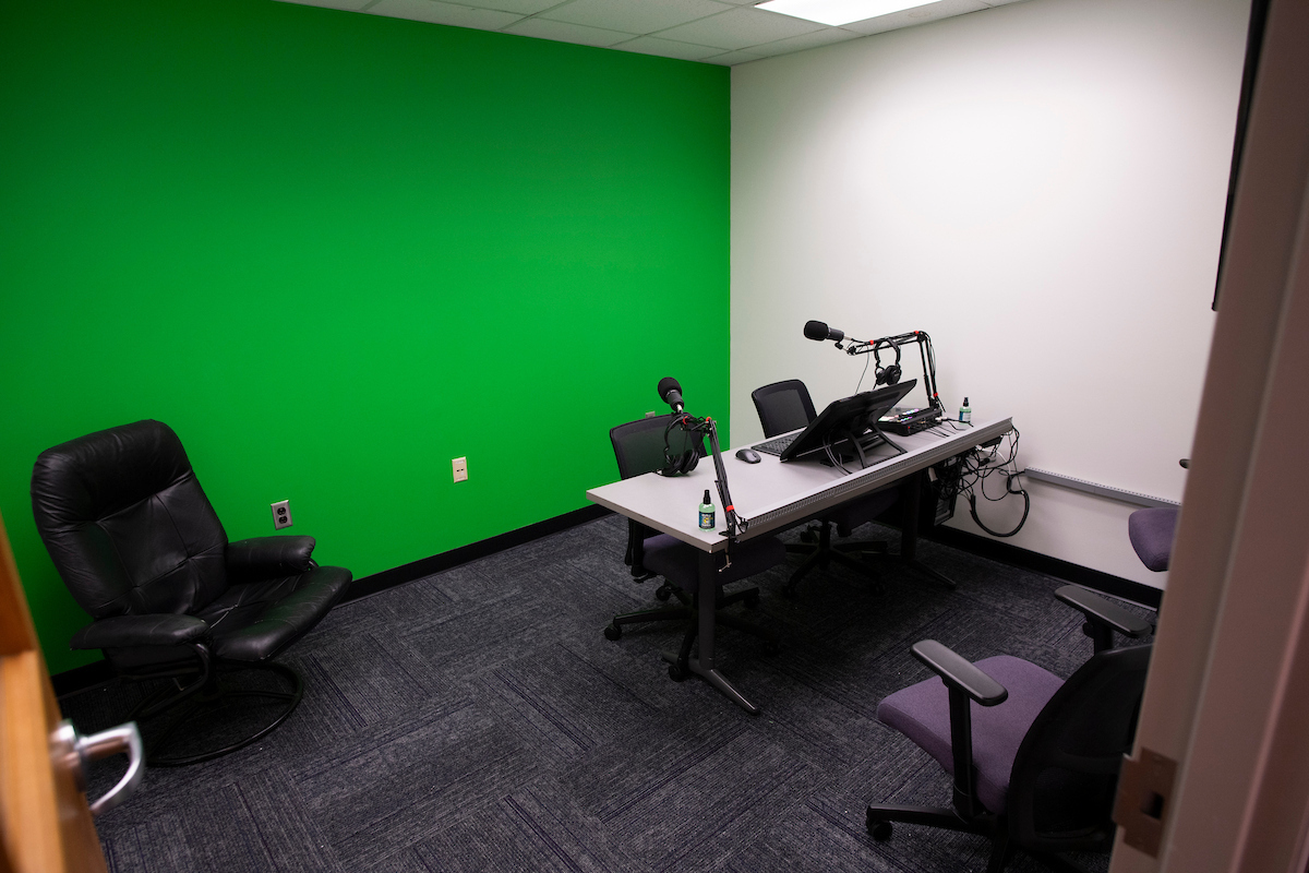 WesternILUniv's tweet photo. A new space for students to connect with each other and get involved on campus.💜💛

WIU’s new Student Engagement Center is celebrating its renovation with a ribbon cutting at 2:30 p.m. today in the University Union basement.

🔗 https://t.co/d3fdDSalfw https://t.co/fvGySE6piL