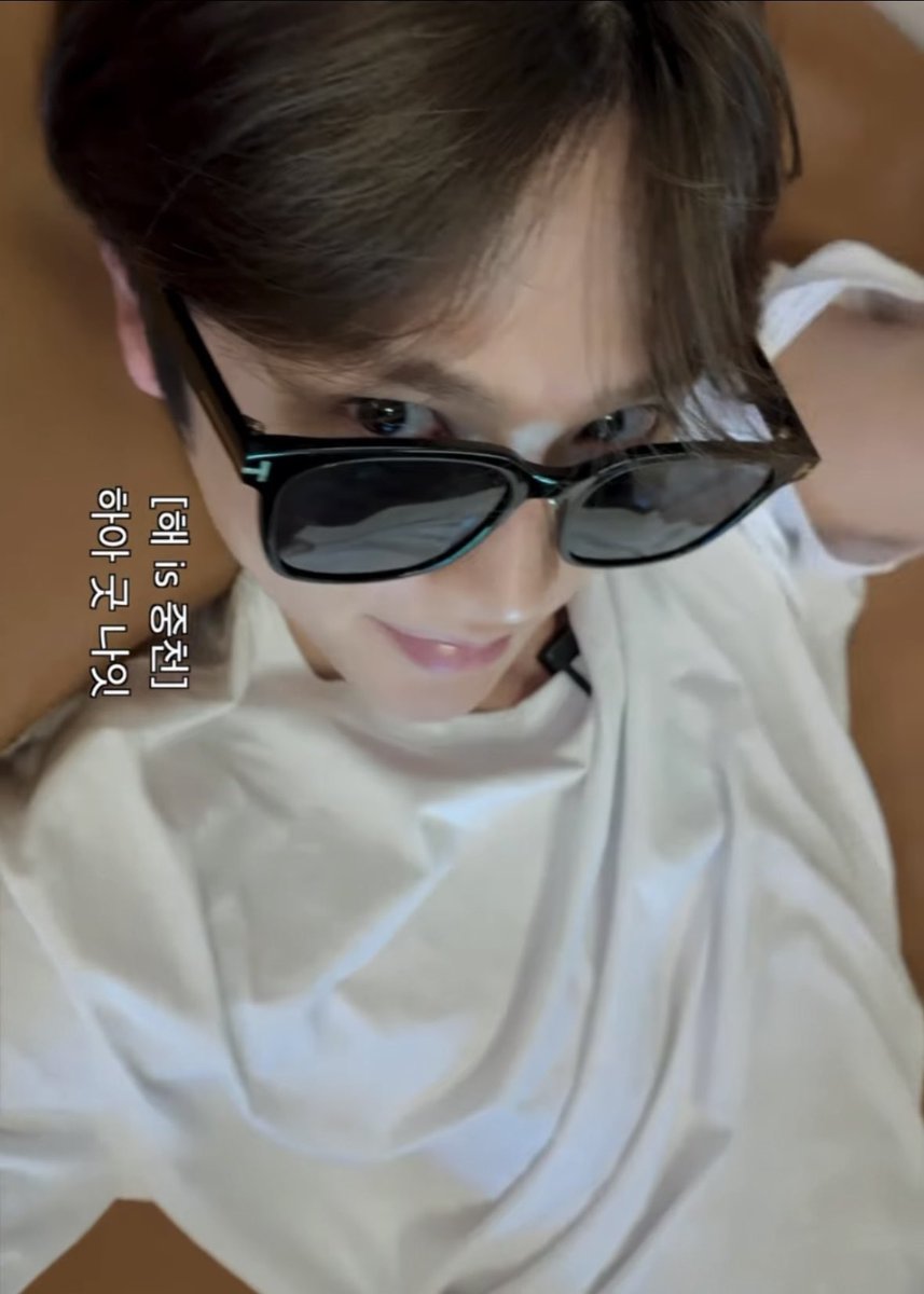 bemynextone3's tweet photo. 이각도로 셀피포카나오면   시세50억 https://t.co/sKUqG7m0YT
