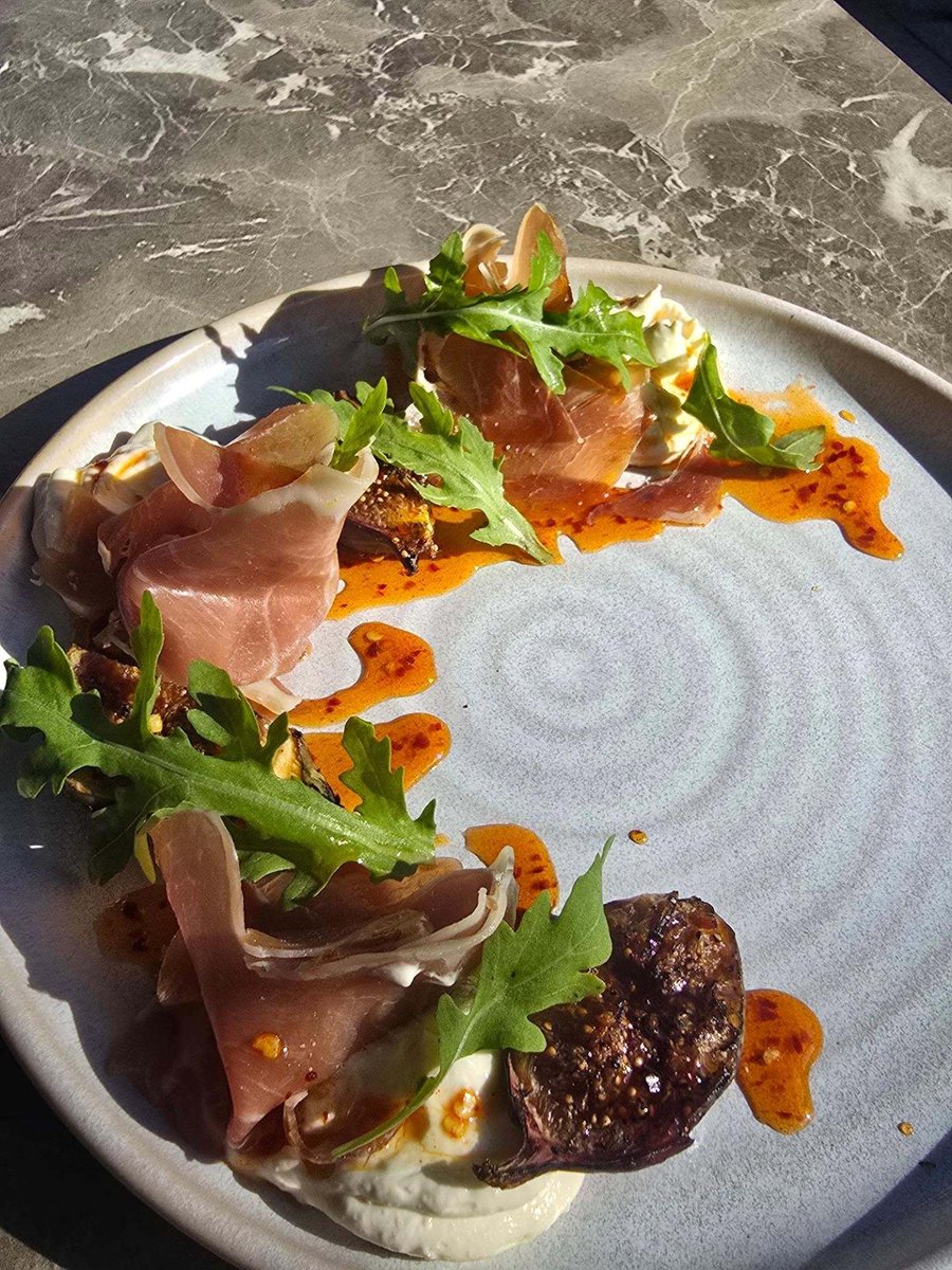 PieklikPaulina's tweet photo. Some sexy sexy food ❤️
* Chargrilled figs with creamy goat cheese, chilli honey and finest Italian ham
* Hampshire Steak with extras
* Bailey's espresso creme brulee
Red wine nicely closed up digestive process 🤷♀️
#solodate #delicious #italianfoo… https://t.co/02TXmbdVTS https://t.co/B2Skj9kO1C
