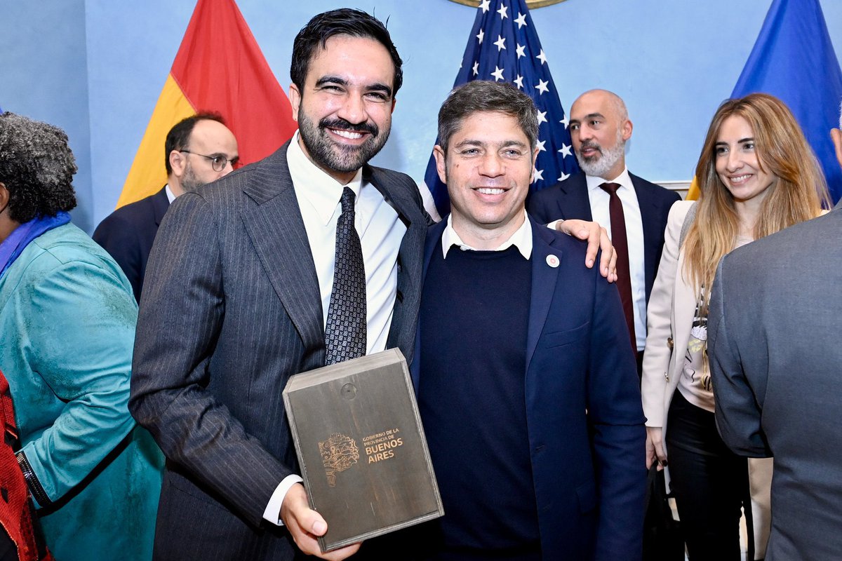 makearggayagain's tweet photo. el gobernador de la provincia de buenos aires, axel kicillof, mantuvo un encuentro con el alcalde de new york, zohran mamdani, donde discutieron oportunidades de negocios y realizaron críticas hacia la gestión económica de javier milei. https://t.co/vDH3hXQfA8