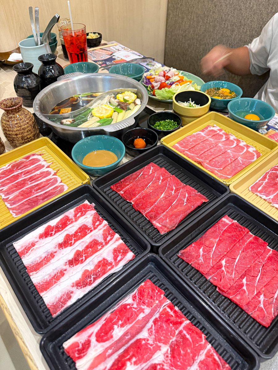 Janniwa's tweet photo. อิ่มฟินวันนี้ ทาสรัก Momo มื้อนี้จ่าย 543฿ ‼️ ลดไป 116฿ เเค่จ่ายตังค์ผ่าน GRAB DINE OUT กดไม่ยาก ถามพนักงานได้เลย
❤️‍🔥 ลด 3% สำหรับผู้ใช้เก่า 5% กับคนที่ใช้ครั้งแรก
❤️‍🔥 ใส่โค้ด “WED” ทุกวันพุธ ลด 15% สูงสุด 100฿
-
❤️‍🔥 ถ้าวันเสาร์อาทิตย์ ใครมีบัตรเครดิตกสิกรลดอีก 50% !! อันนี้ถูกมากกกกก

เสียดายไปกินไดฟุกุนมไม่ทันแงง แต่ก็รักสตรอว์เบอร์รีที่สุด วันนี้ไปกินสาขาเซ็นทรัลรามอินทรา โทรจองคิวไว้ฟินๆ ไปถึงได้กินเลย พนักงานน่ารักมากกก ทุกคน เหมือนแบบโคตร service mind อยากให้เราสั่ง อยากให้เราเรียกมากก แบบพร้อมเสิร์ฟอ่ะ ยิ้มแย้ม humble สุดๆ