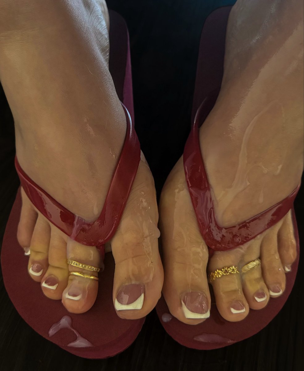 bigbootymami19's tweet photo. made ya squirt 

•femdom feet• https://t.co/mM5rQl9poV