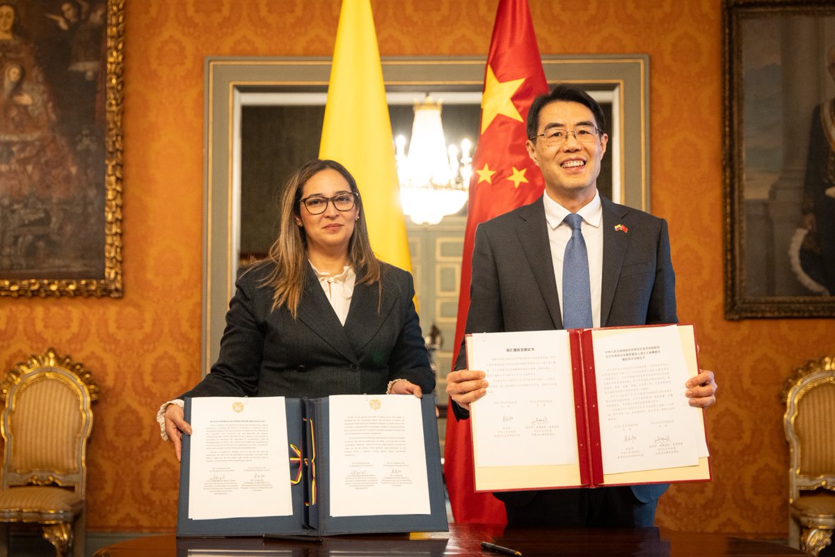 zhu_jingyang's tweet photo. China siempre es solidaria con Colombia, sobre todo, en momentos adversos como el terremoto del 10 de agosto.🇨🇳🇨🇴💪💪

¡Ayer oficializamos por fin nuestra donación de ayuda humanitaria a Colombia por el terremoto! https://t.co/k1V7Oyjgbb