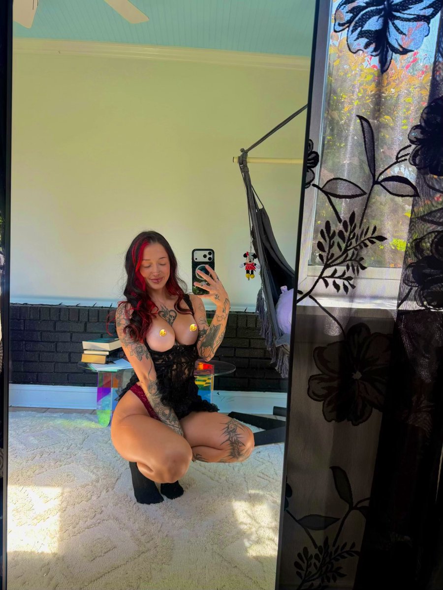 killbyundrscore's tweet photo. hope my boob surgeon is having a great day today these things rock https://t.co/YHKZzC4jF3