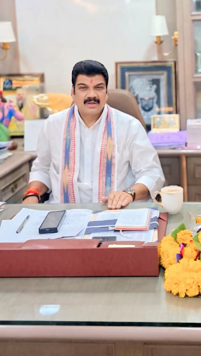 SheraIslam's tweet photo. माननीय मंत्री श्री @govinds_R जी की वजह से आज क्षेत्र में विकास हो रहा है 
 और ये आपकी एक सही वोट की ताकत है 👋
#GovindSinghRajput
#Surkhi #Sagar
 #MadhyaPradesh https://t.co/kVT37VDgGM