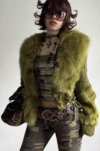 _greywithin's tweet photo. everything about this look should clash, yet somehow it makes perfect sense. https://t.co/3EUBP5ld0i