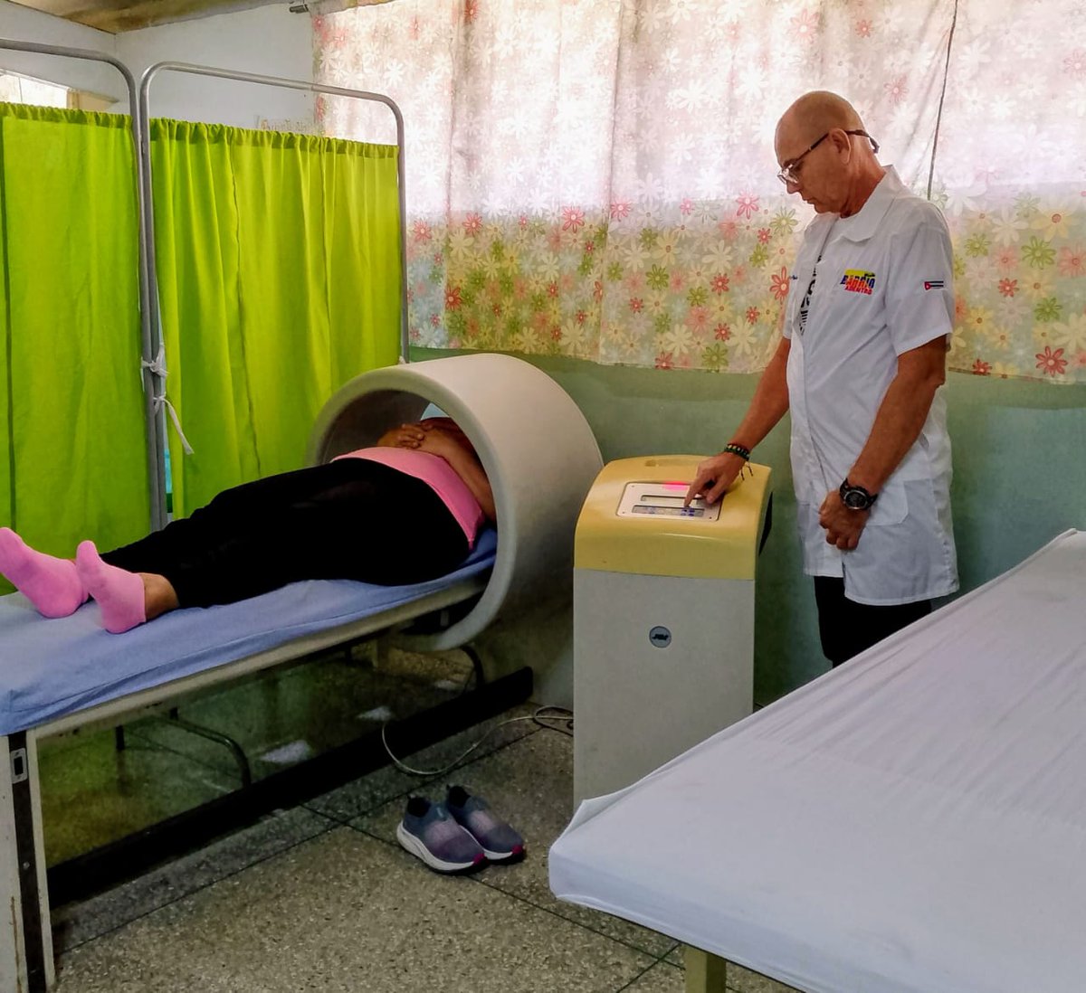 cubacooperaven's tweet photo. 🇨🇺🇻🇪 ¡Hospitalización, prevención comunitaria y rehabilitación con amor desde el estado Aragua! Despliegue casa a casa en La Marcelota, cuidados intensivos en el CDI Madre María y terapia fonoarticulatoria en las SRI. ¡La salud del pueblo se defiende cada día! ✨

#CubaCoopera https://t.co/tmEFc6p61O
