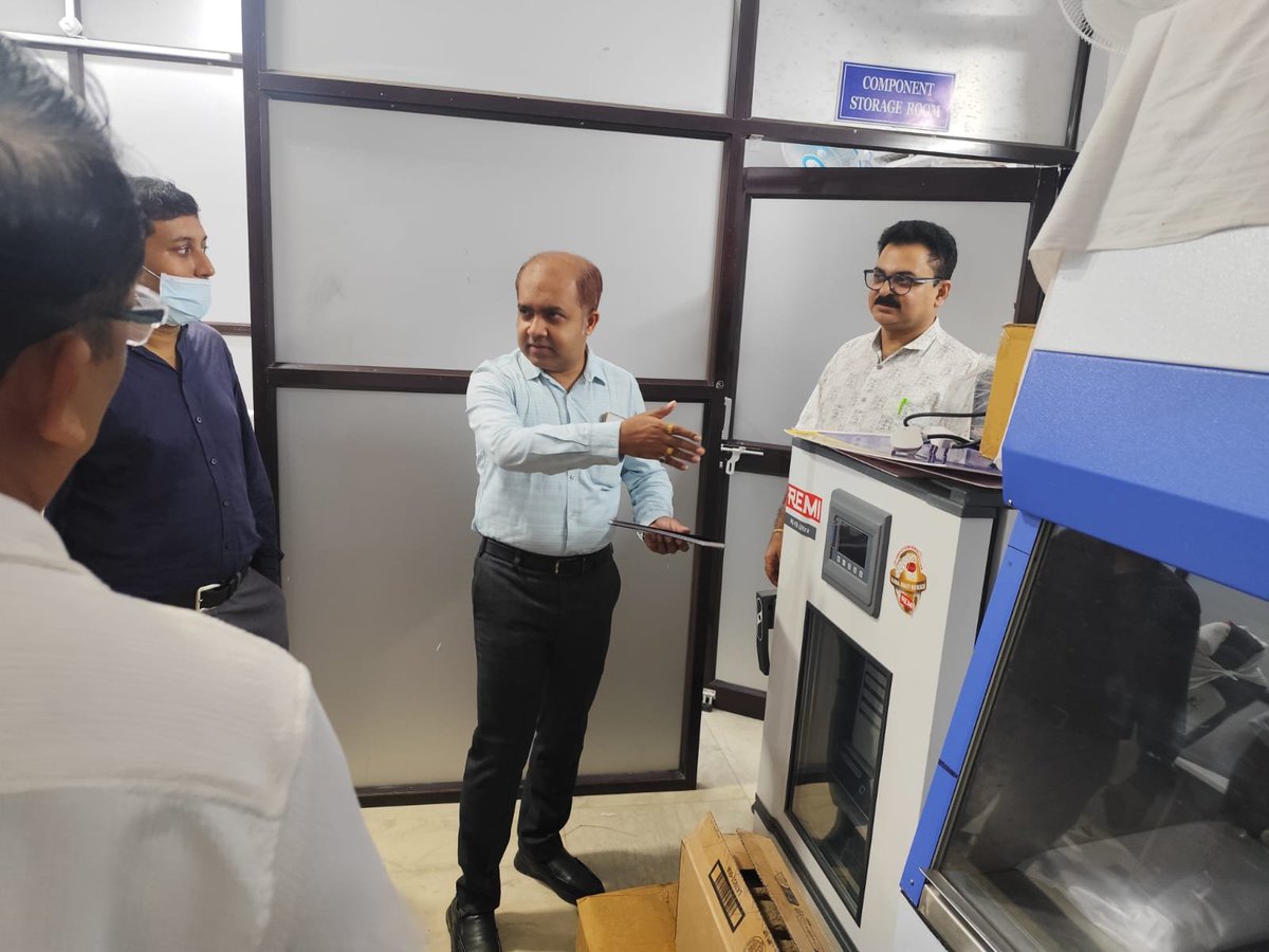 ManashC36115378's tweet photo. Dr. Sankha Subhra Debnath, Deputy Director of Health Services, Government of Tripura along with Dr  J M Das,  CMO South Tripura; Dr. Lufang Mog  MS District Hospital, Santirbazar Dr. Santunu Das; and Dr. Ajoy Pal Executive Engineer, PWD, visited the Trauma Centre &amp; DH (S) Tripura https://t.co/Aq7lqFyV7s