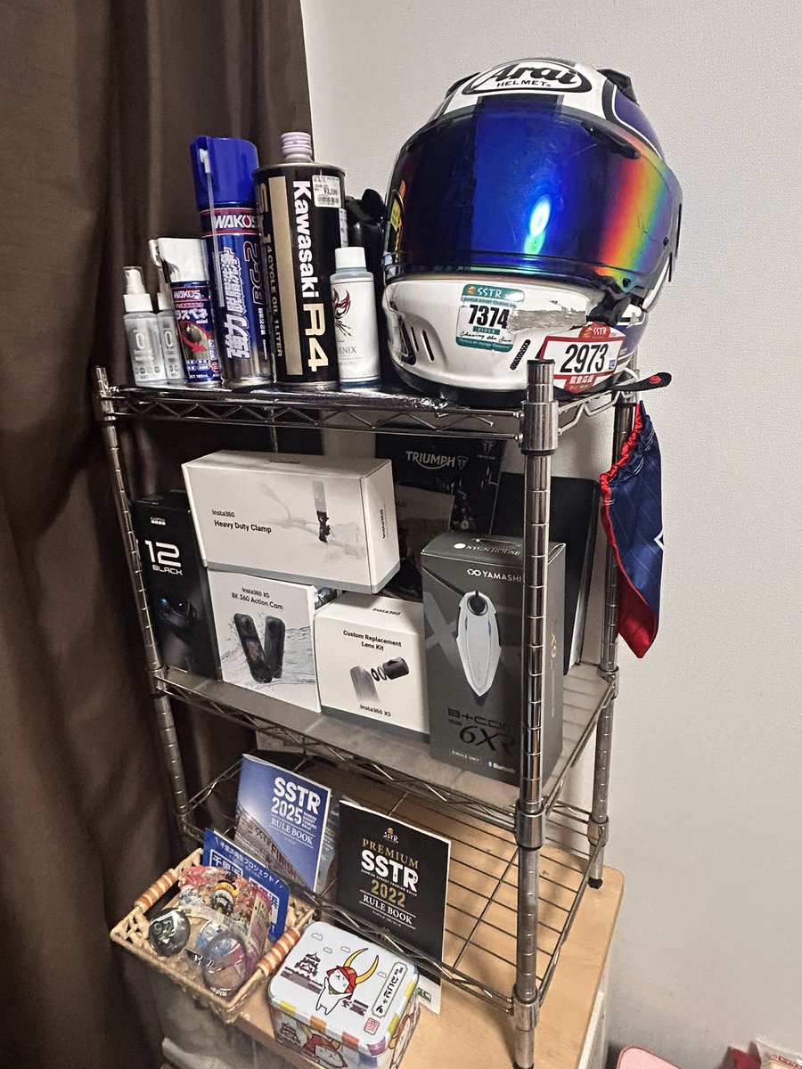 KidsNtn's tweet photo. 小さいながら部屋の隅にバイク用品スペースでけた https://t.co/tZkXcgnXGk