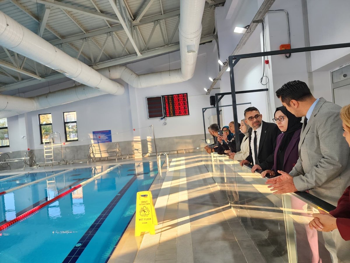 ozanbileyci's tweet photo. Tekirdağ Milletvekili Sayın Çiğdem Koncagül, İlçe Müdürlüğümüzü ziyaret ederek faaliyete geçen Ergene Yarı Olimpik Yüzme Havuzumuzda incelemelerde bulundu.

Nazik ziyaretleri ve spora verdikleri destek için kendilerine teşekkür ederim. https://t.co/fV8D8cxIhU