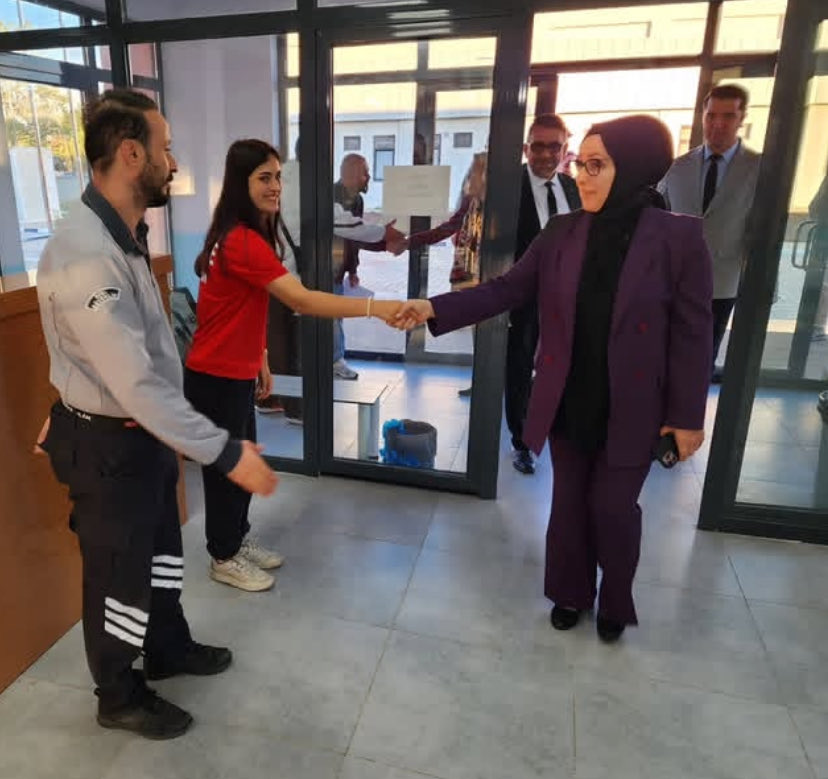 ozanbileyci's tweet photo. Tekirdağ Milletvekili Sayın Çiğdem Koncagül, İlçe Müdürlüğümüzü ziyaret ederek faaliyete geçen Ergene Yarı Olimpik Yüzme Havuzumuzda incelemelerde bulundu.

Nazik ziyaretleri ve spora verdikleri destek için kendilerine teşekkür ederim. https://t.co/fV8D8cxIhU