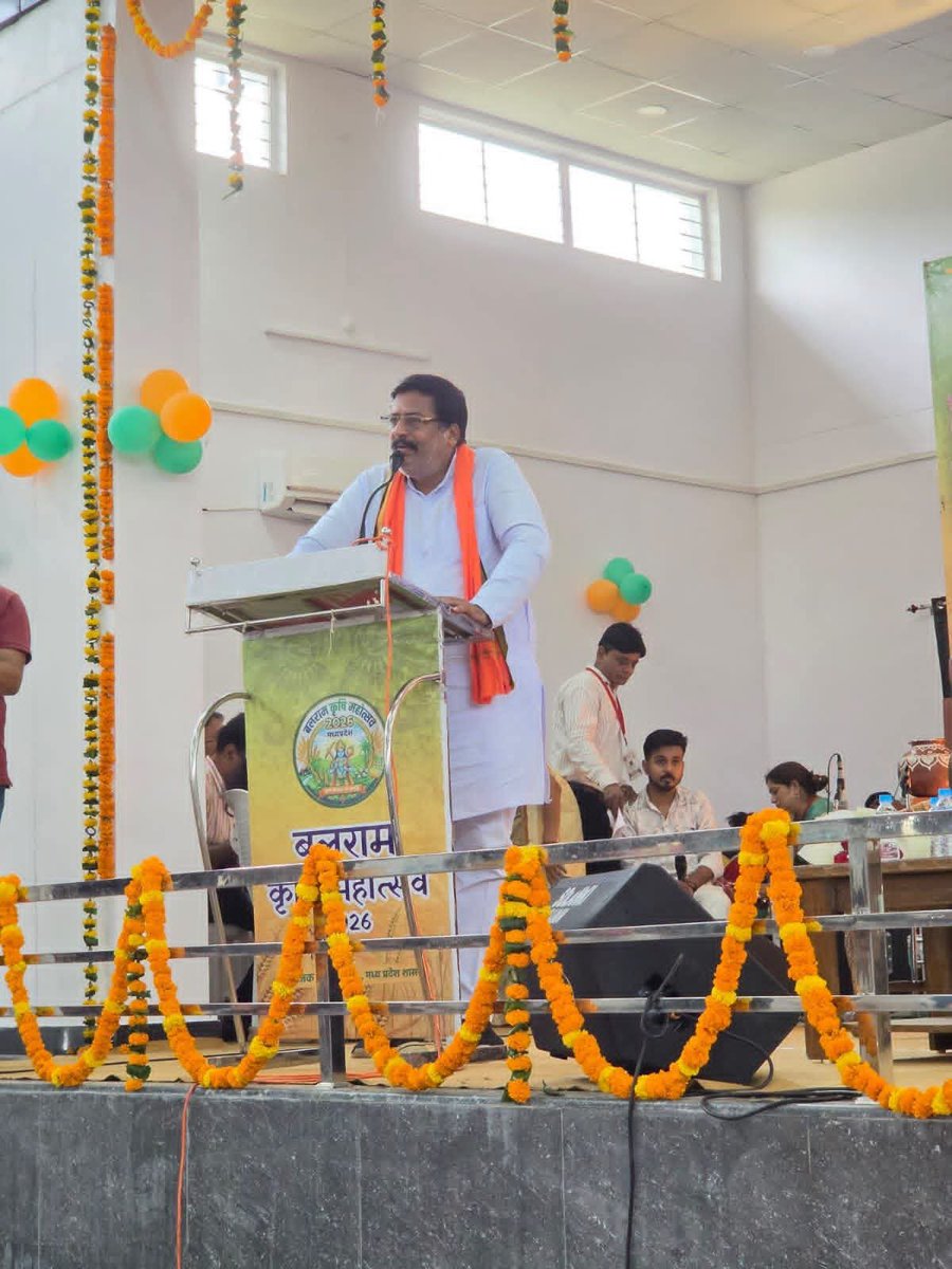 Devkumar4bjp's tweet photo. आज सीधी स्थित अहिल्या बाई होल्कर ऑडिटोरियम में आयोजित बलराम कृषि महोत्सव-2026 कार्यक्रम में सहभागिता की।

इस अवसर पर मध्यप्रदेश के यशस्वी मुख्यमंत्री डॉ. मोहन यादव जी ने वर्चुअल माध्यम से अन्नदाता किसानों को संबोधित किया। 

@DrMohanYadav51 https://t.co/qPBDwMSykA