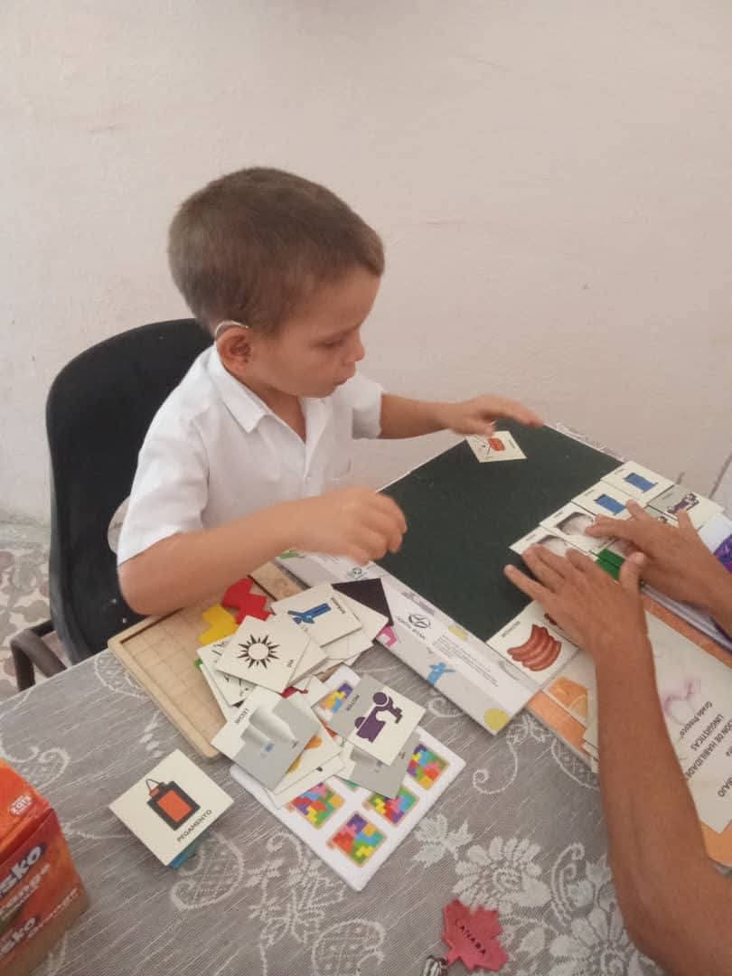 DaysiSalado's tweet photo. ¿A quién se le ocurre pensar, decir y peor aún creer que Cuba representa una amenaza para algún país del mundo?
Cuba es educación, es salud, es cultura, es solidaridad, es internacionalismo. Es de Patria o muerte, VENCEREMOS.
#CubaNoEsUnaAmenza https://t.co/pWSuTItka4